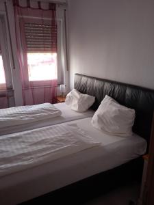 Postel nebo postele na pokoji v ubytování 3 Zimmer Wohnung