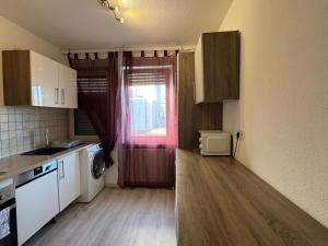 Kuchyň nebo kuchyňský kout v ubytování 3 Zimmer Wohnung + 20 fotografií