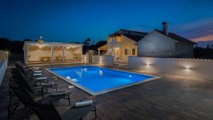 Πισίνα στο ή κοντά στο Villa Dalmata