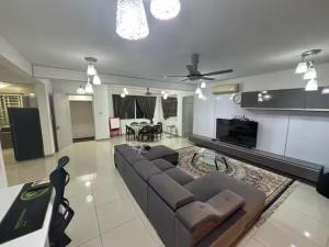 Kuchyň nebo kuchyňský kout v ubytování Cyberjaya Puchong Vision Residence Seri Kembangan by 3SIBS