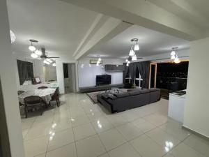 Posezení v ubytování Cyberjaya Puchong Vision Residence Seri Kembangan by 3SIBS