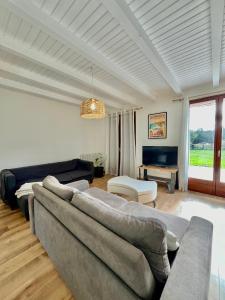 Posezení v ubytování Maison lumineuse Route de Boisseuil- DABNB