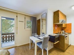 Kuchyň nebo kuchyňský kout v ubytování Relaxing Loft Haven near Zermatt - Parking Free