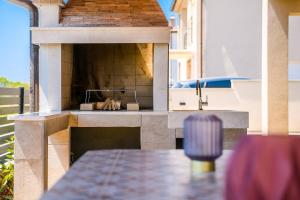 Posedenie v ubytovaní Villa Brionika mit Pool + 37 fotografií