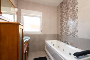 Kúpeľňa v ubytovaní Villa Brionika mit Pool