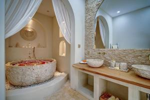 Ένα μπάνιο στο The Medusa Villas Bali +30 φωτογραφίες