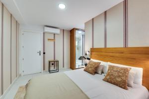 Łóżko lub łóżka w pokoju w obiekcie Luxury Apartment Alcazaba by Nagoa Homes