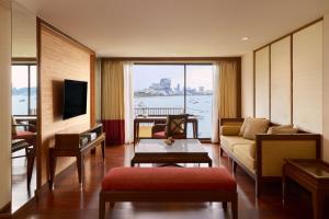 a living room with a couch and a tv at Dusit Thani Pattaya in North Pattaya