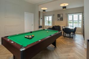 Τραπέζι μπιλιάρδου στο Luxury 4 Bed Home with Pool Table