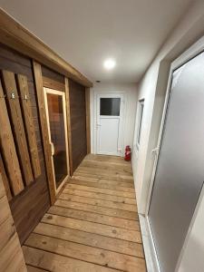 DeutschneudorfにあるApartment Gimmler mit Sauna-Banjaの廊下