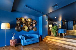 a blue living room with a blue couch and a table at Villa Cascais Boutique Hotel in Cascais