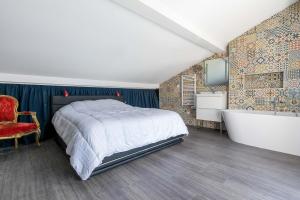 Ένα ή περισσότερα κρεβάτια σε δωμάτιο στο Superbe Duplex avec Terrasse au Cœur de Metz