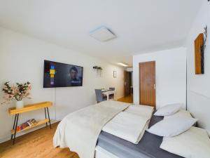Voodi või voodid majutusasutuse Enjoy the View Apartment Close to Zermatt with Parking toas
