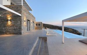 Φωτογραφία από το άλμπουμ του Luxurious villa with an infinity swimming pool sea and sunset view σε Ligia +41 φωτογραφίες