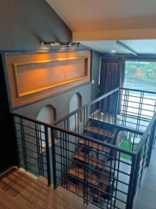 a staircase in a house with a window at Baan ratchapreuk 2 in Ban Sam Kong
