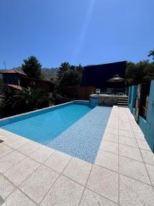 a swimming pool with a tile floor at A Mi Manera Apart in Merlo