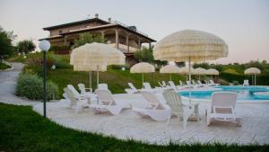 The swimming pool at or close to Cataleya Resort & Spa