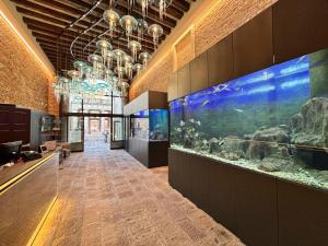 a hallway with a large aquarium in a building at Hotel Aquarius Venice - Ascend Collection in Venice