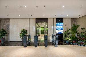 Ο χώρος του λόμπι ή της ρεσεψιόν στο Rongjing Bay Hotel