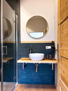 a bathroom with a sink and a mirror at Nomad Nest in Michelbach an der Bilz