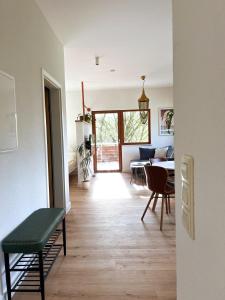 Ruang duduk di Nomad Nest