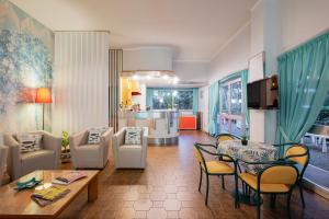 Posezení v ubytování Hotel Parco dei Pini - 100mt dal Mare