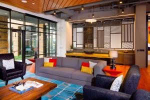 Spacious Apt w All Amenities That You Need!的休息区