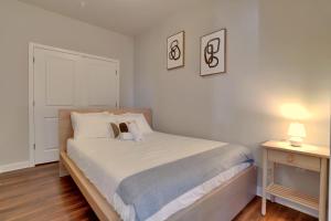 Spacious Apt w All Amenities That You Need!客房内的一张或多张床位
