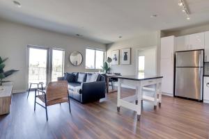 Spacious Apt w All Amenities That You Need!的厨房或小厨房