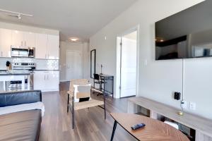 Spacious Apt w All Amenities That You Need!的厨房或小厨房