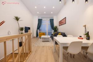 Posezení v ubytování time4staying 3 SZ Maisonette nahe Kudamm, ICC & Zoo + 37 fotografií