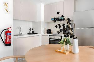 Cucina o angolo cottura di Canal View 1BR at Yas Island