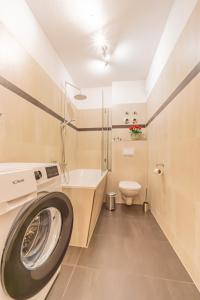Bilik mandi di Apartment am Altmarkt