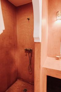 Vannituba majutusasutuses Riad ANYSSA