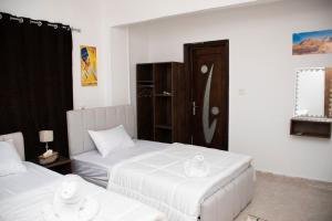 Letto o letti in una camera di Keeper Pyramids View INN