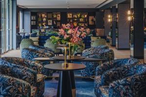 Posezení v ubytování Reserve, by Warner Hotels - The Runnymede on Thames