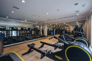 Fitness centrum a/nebo fitness zařízení v ubytování Reserve, by Warner Hotels - The Runnymede on Thames