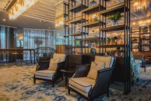 Posezení v ubytování Reserve, by Warner Hotels - The Runnymede on Thames