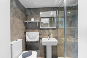 Vannituba majutusasutuses Cosy Cabin Getaway - Ashbourne