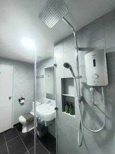 Ένα μπάνιο στο J'Stay Seaview Suite Jesselton Quay Kota Kinabalu