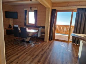 Et tv og/eller underholdning på Apartmaji Pr Ambružarju