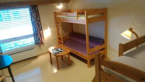 Ein Etagenbett oder Etagenbetten in einem Zimmer der Unterkunft Lunde Vandrerhjem