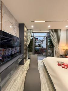 TV a/nebo společenská místnost v ubytování Solana Garden Hotel