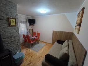 Χώρος καθιστικού στο Apartman Crni Vrh Divčibare