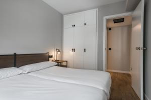 A bed or beds in a room at Teso dera Mina by Totiaran