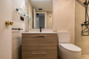 A bathroom at Teso dera Mina by Totiaran