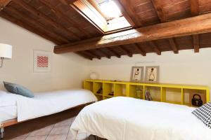 A bed or beds in a room at Casa Cosi Masaccio