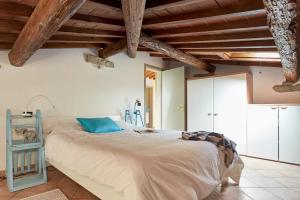 A bed or beds in a room at Casa Cosi Masaccio
