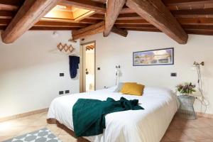 A bed or beds in a room at Casa Cosi Masaccio