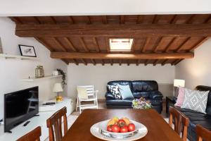 A television and/or entertainment centre at Casa Cosi Masaccio
